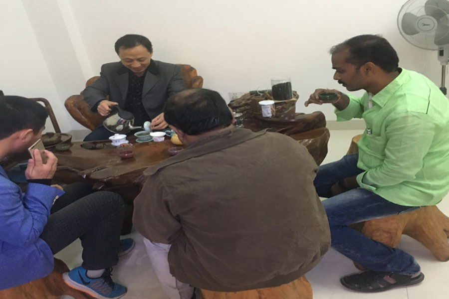 Cuairt do chustaiméirí