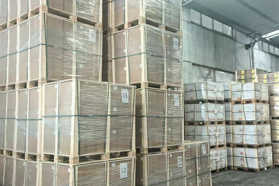 Pacáistiú agus trádstóráil