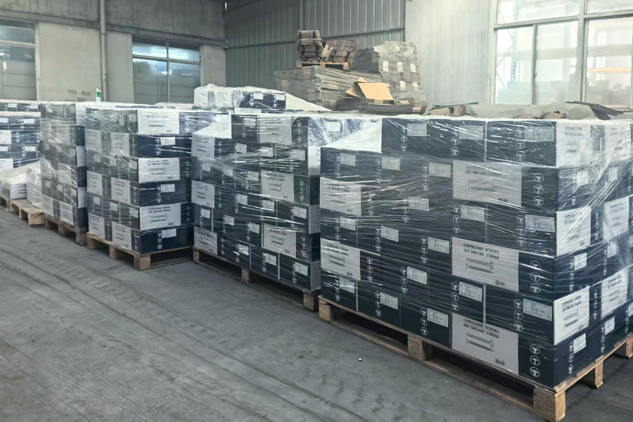 Pacáistiú agus trádstóráil